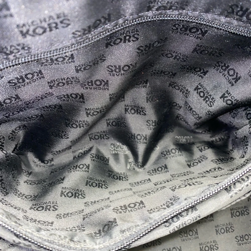 Authentic Michael Kors Satchel - Picture 6 of 16